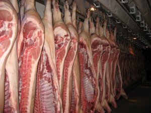В прошлом году импорт свинины упал на 42%