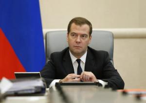 Медведев назвал антикризисные меры для помощи населения