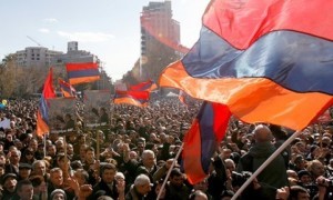 Армянские власти борются с митингующими