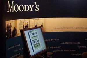 Moody's может пересмотреть рейтинг России в сторону понижения