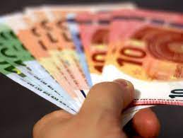 Курс евро на Мосбирже откатился к уровням 2014 года